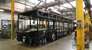 Gli autobus di stato sono fuori controllo, IIA senza guida e con i conti in rosso