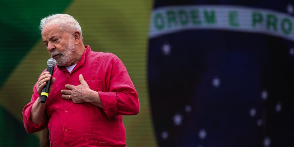 il-candidato-della-sinistra-lula-nel-corso-di-un-comizio-in-brasile